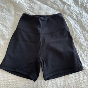 Alphalete Pulse Surge Short 4” in Color Black (size S)